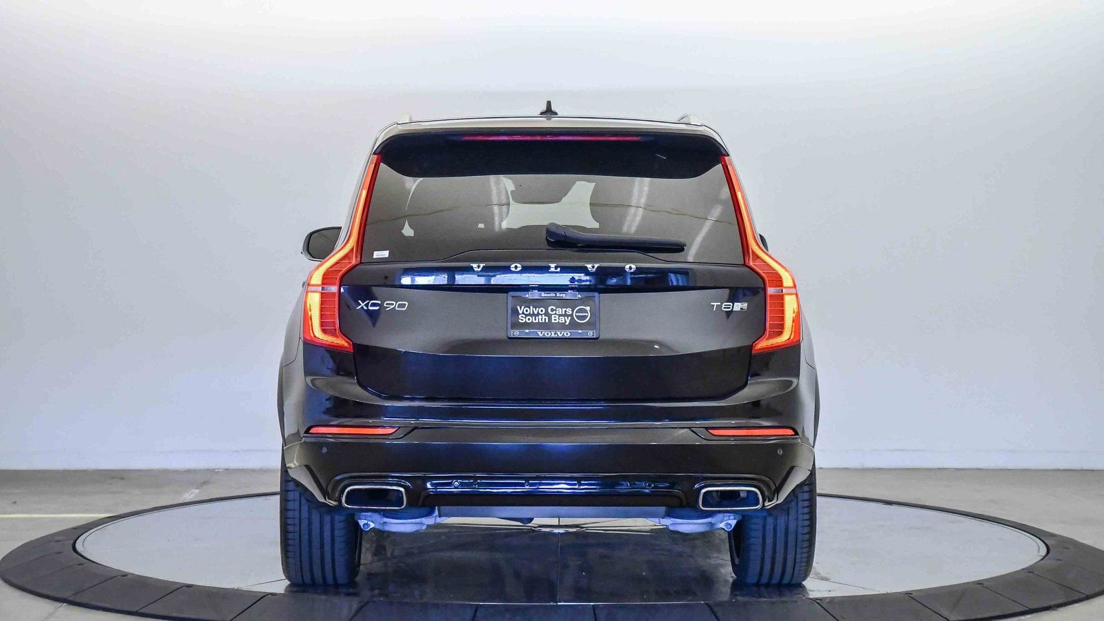 Used 2019 Volvo XC90 T8 R-Design w/ Advanced Package image 3