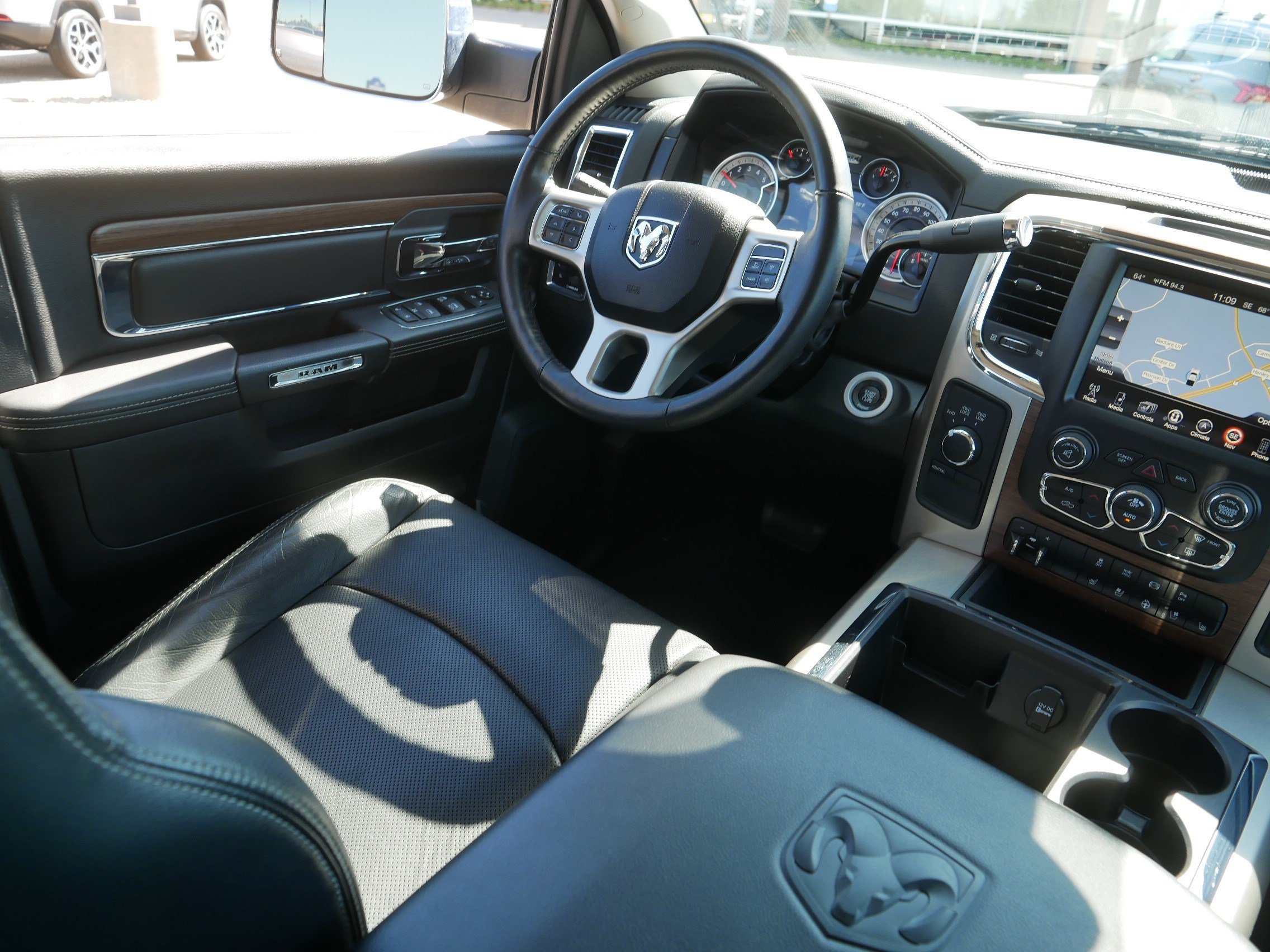 Used 2015 RAM 2500 Laramie AWD/4WD image 9