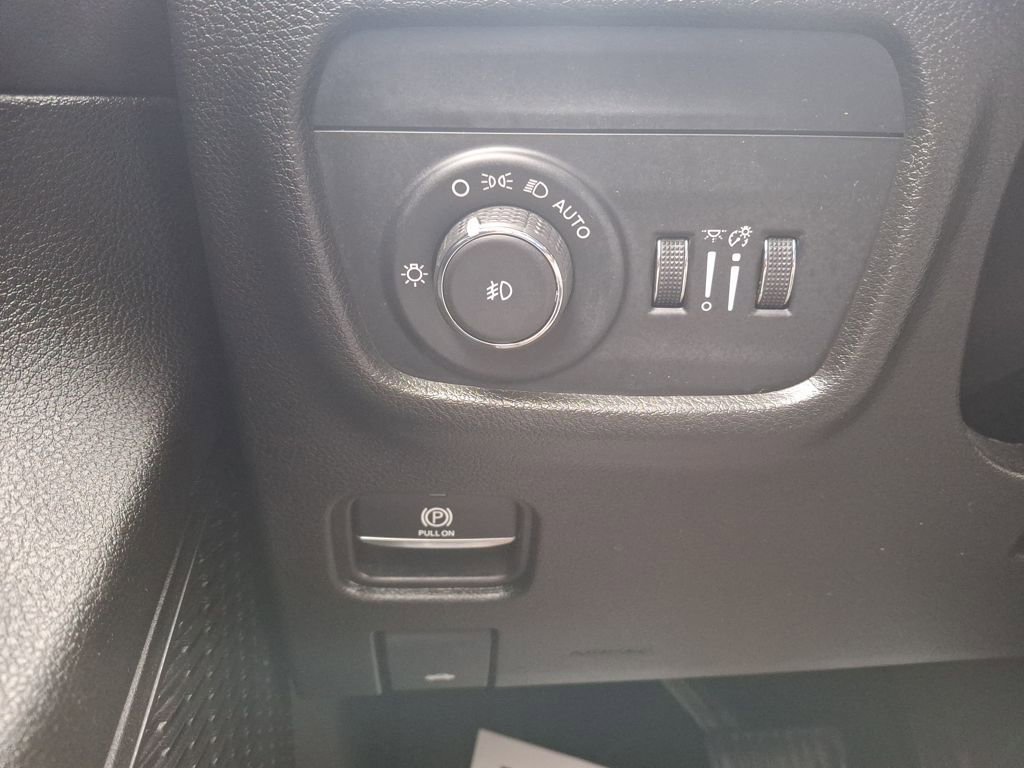 Used 2023 Jeep Grand Cherokee Limited image 27