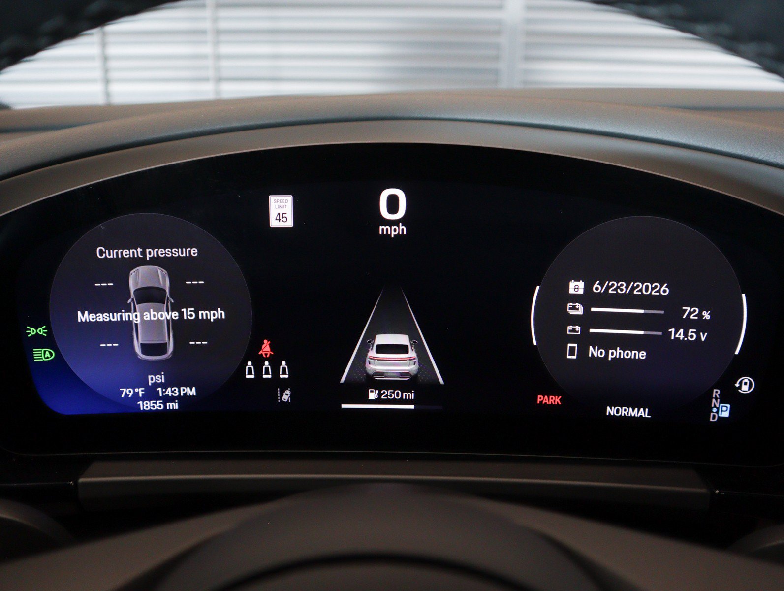 Certified 2025 Porsche Macan Electric RWD image 16