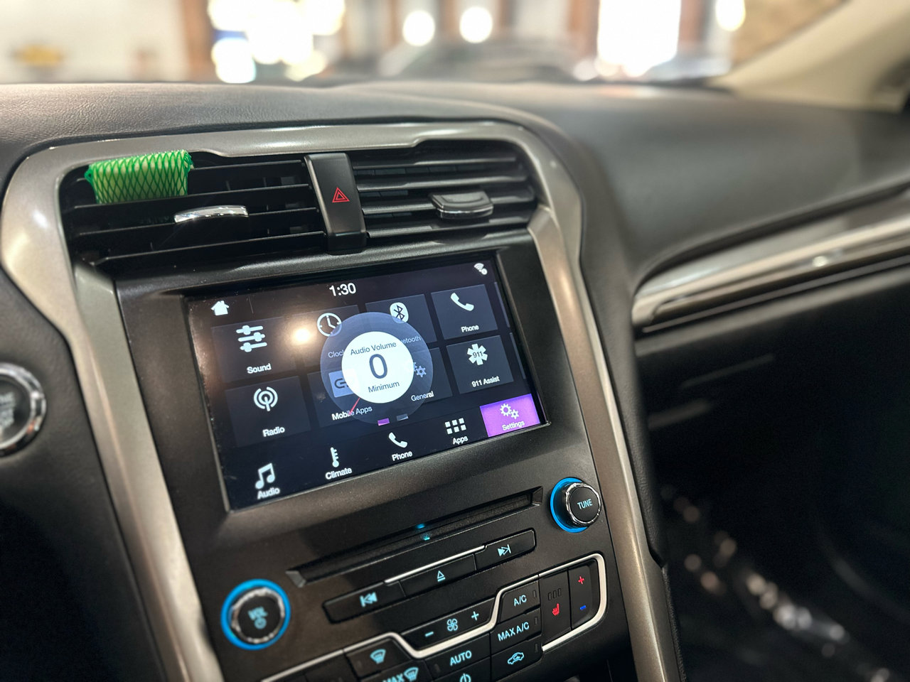 Used 2017 Ford Fusion SE w/ Fusion SE Technology Package image 21