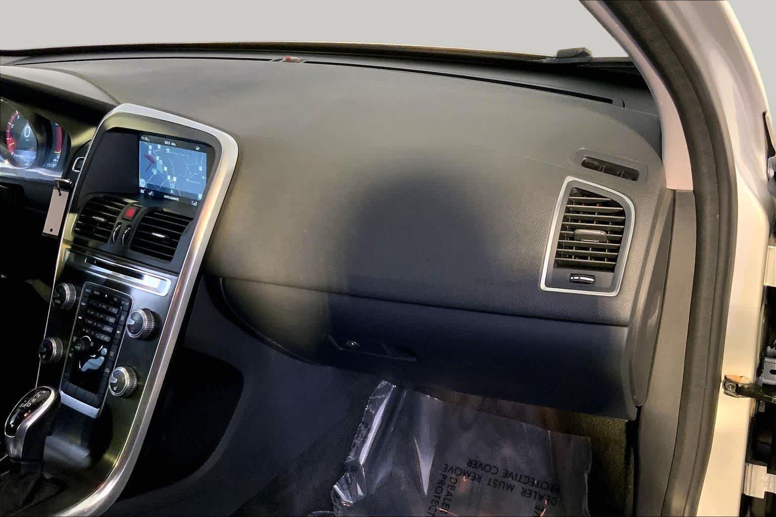 Used 2015 Volvo XC60 T6 AWD/4WD image 18