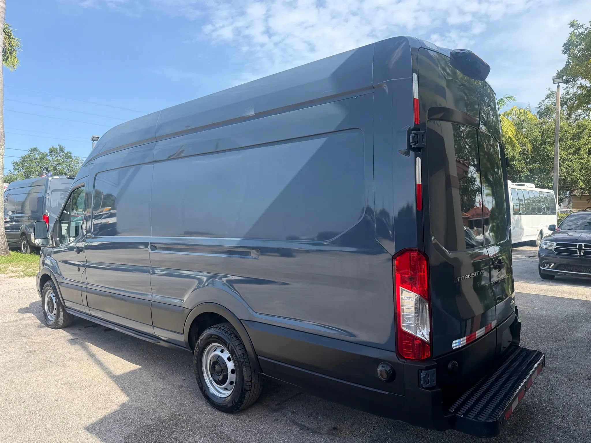 Used 2020 Ford Transit 250 148 High Roof Extended RWD image 3