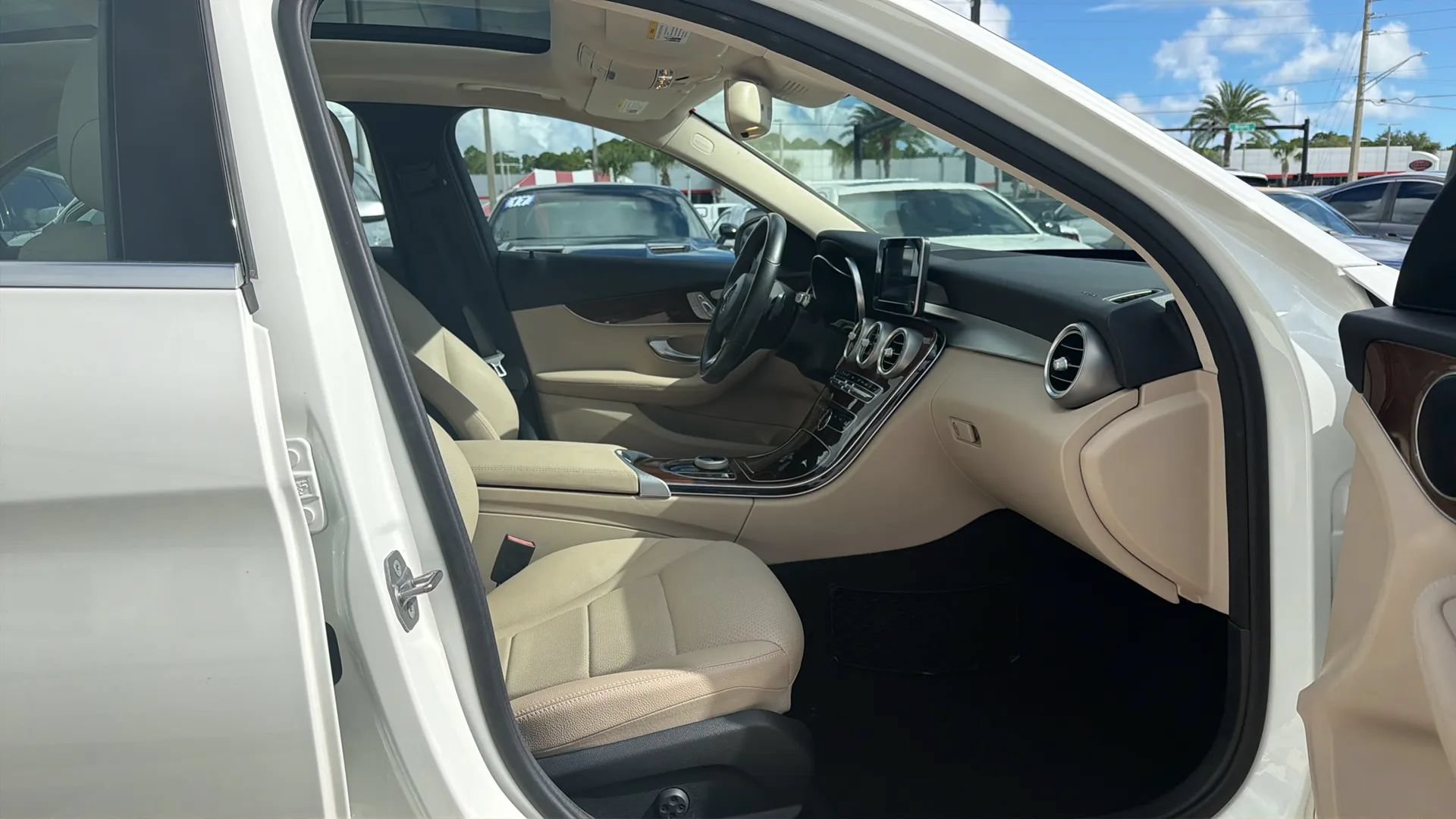 Used 2017 Mercedes-Benz C 300 Sedan image 23