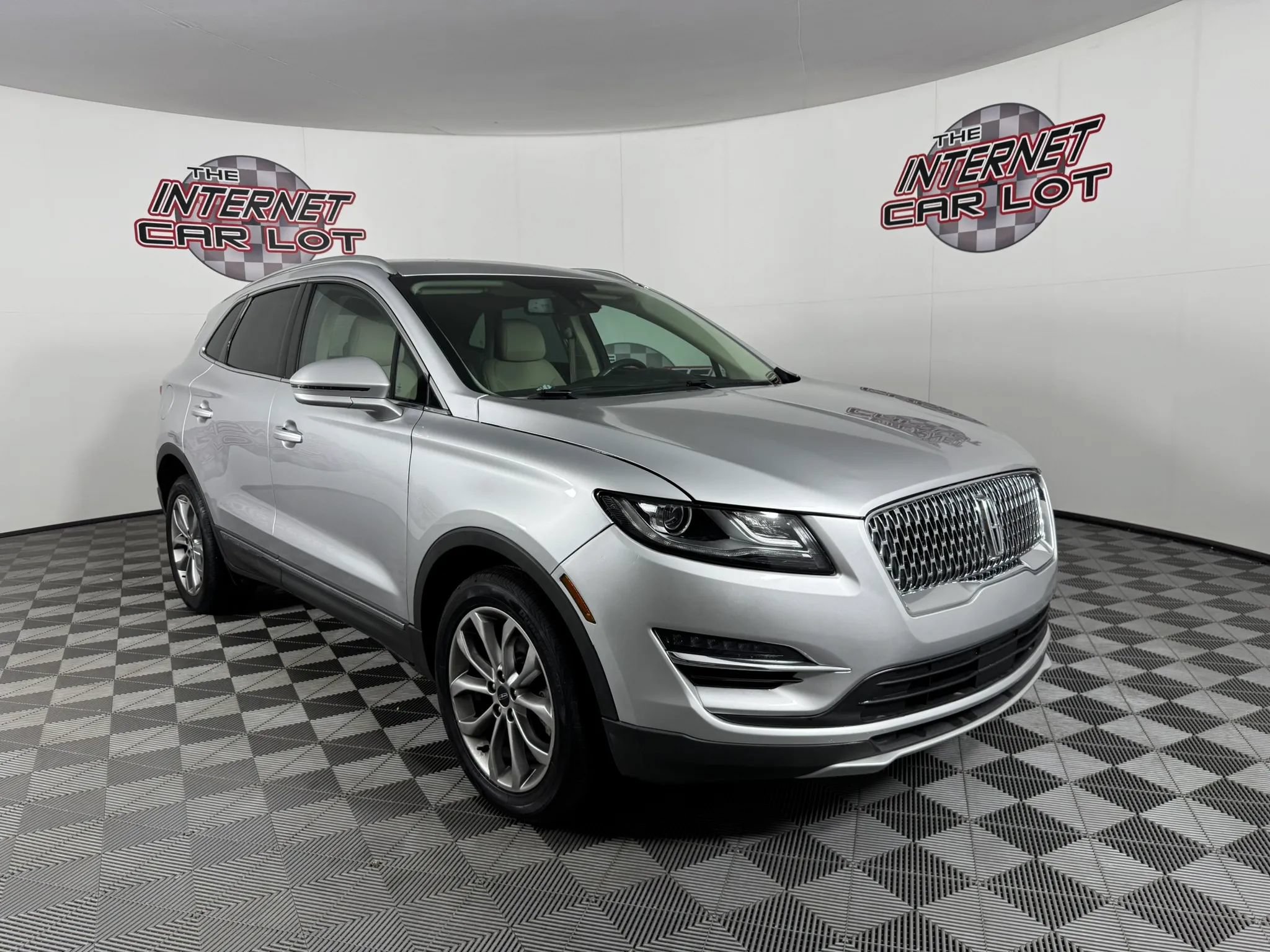 Used 2019 Lincoln MKC Select w/ Select Plus Package AWD/4WD image 9