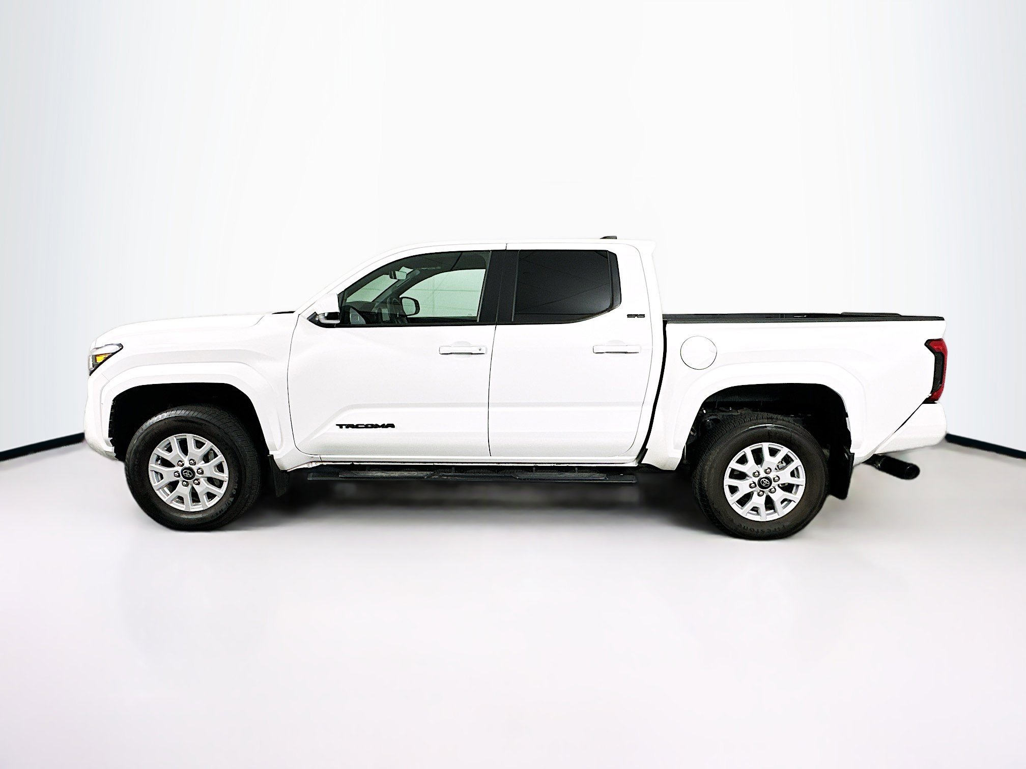 Used 2024 Toyota Tacoma SR5 image 4