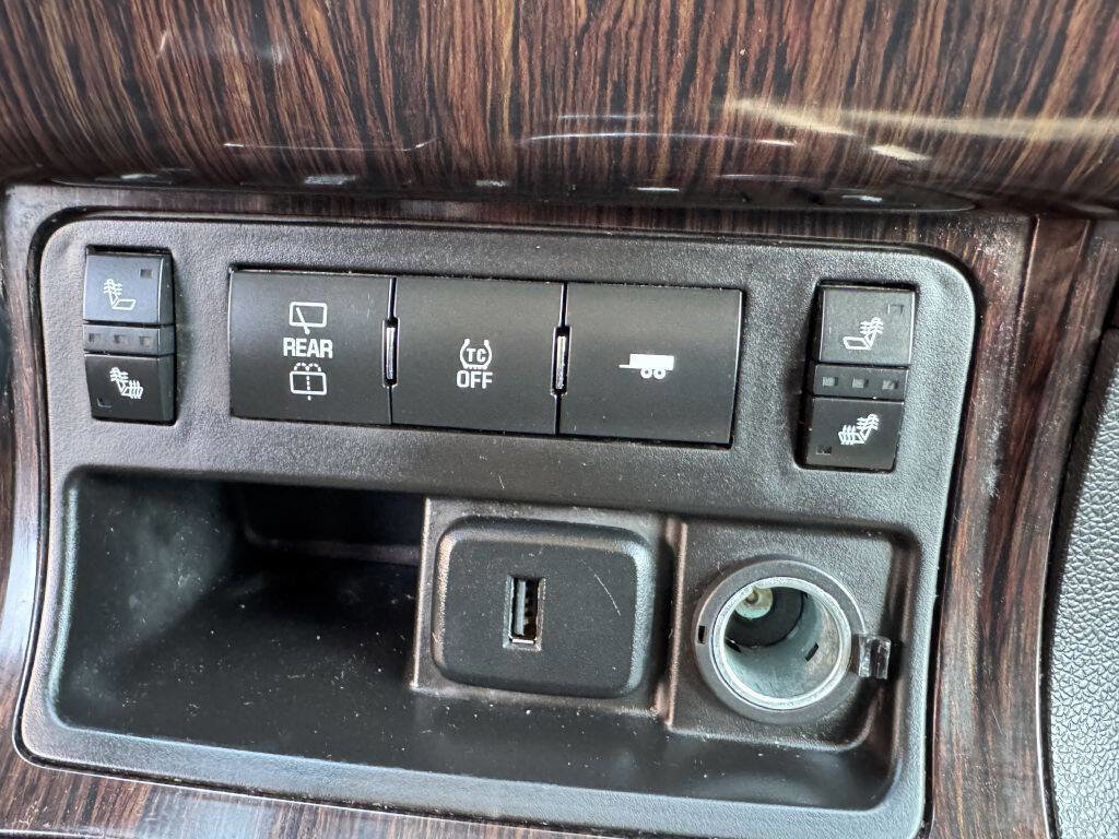 Used 2017 Chevrolet Traverse LT w/ Style and Technology Package image 21