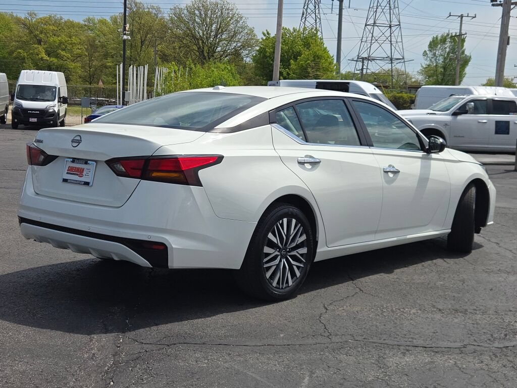 Used 2025 Nissan Altima 2.5 SV FWD image 13