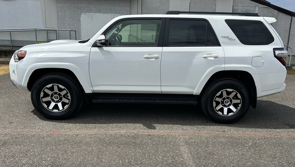 Certified 2024 Toyota 4Runner TRD Off-Road Premium AWD/4WD image 8