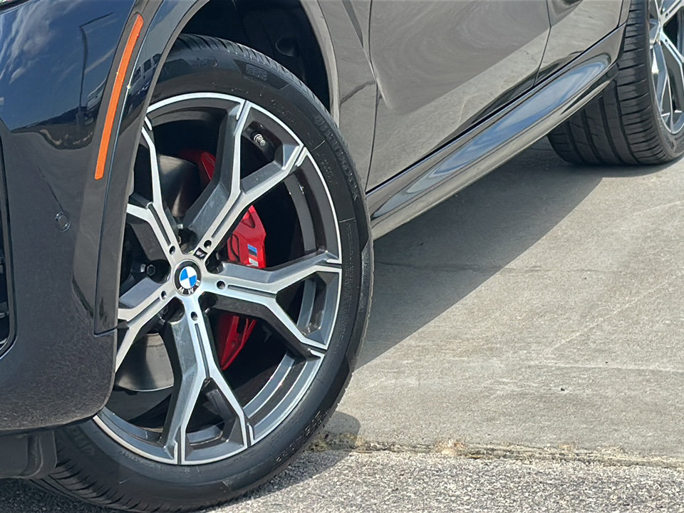 Certified 2024 BMW X6 xDrive40i w/ Premium Package image 3