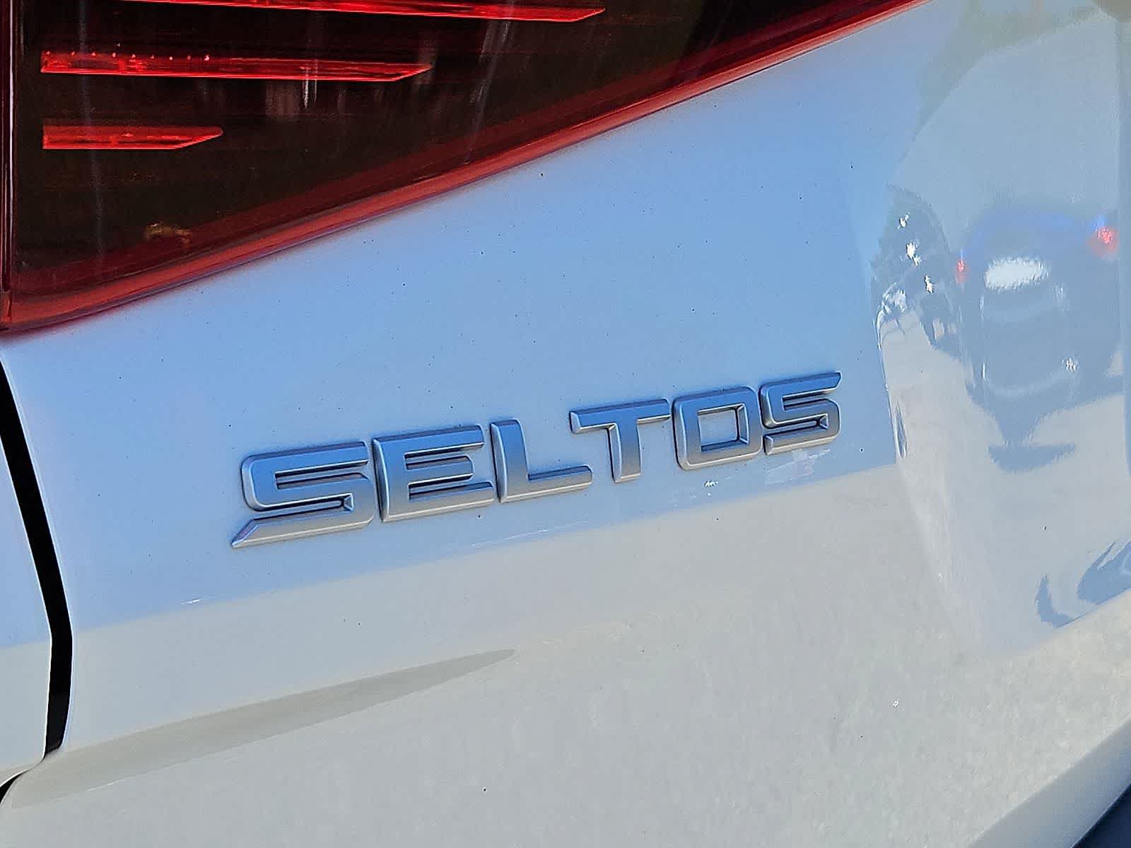 Used 2023 Kia Seltos S w/ Navigation Package AWD/4WD image 37