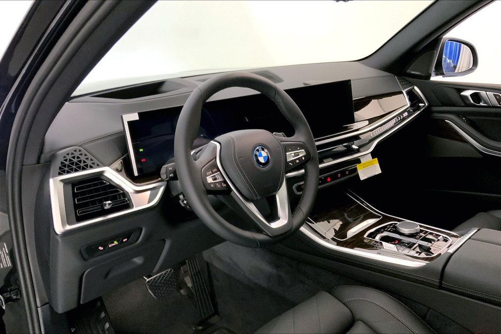 New 2026 BMW X5 xDrive50e w/ Climate Comfort Package AWD/4WD image 4