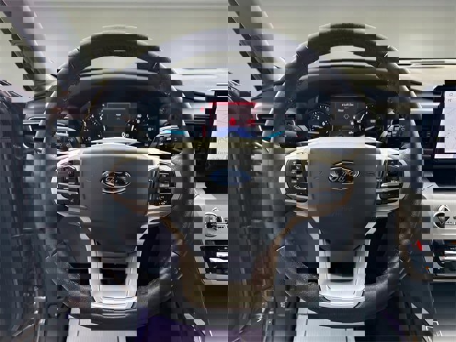 Used 2022 Ford Explorer XLT w/ Equipment Group 202A image 15