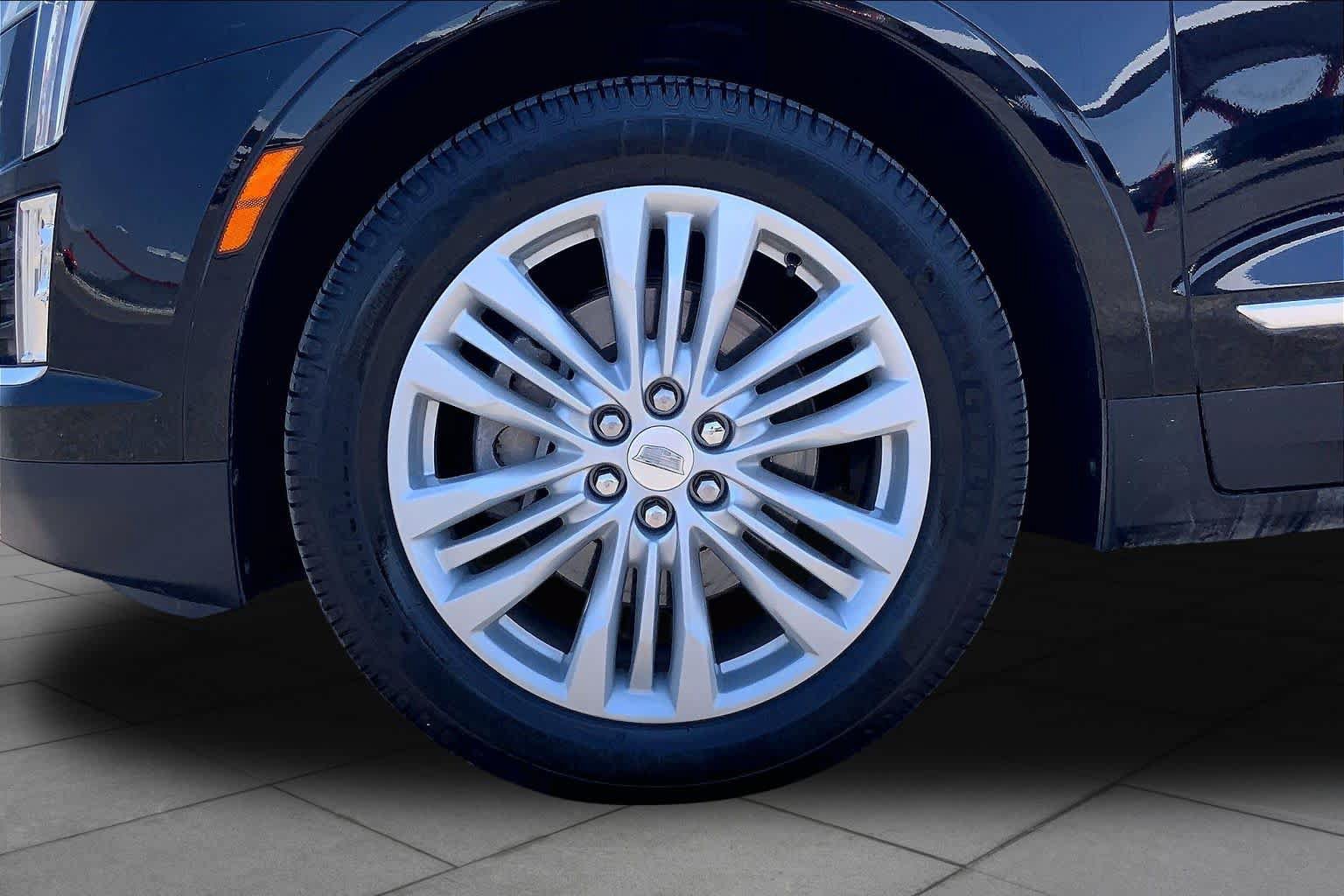 Used 2017 Cadillac XT5 Premium Luxury FWD image 11