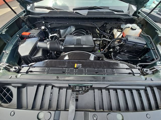 Used 2025 Chevrolet Silverado 2500 ZR2 w/ Technology Package AWD/4WD image 32