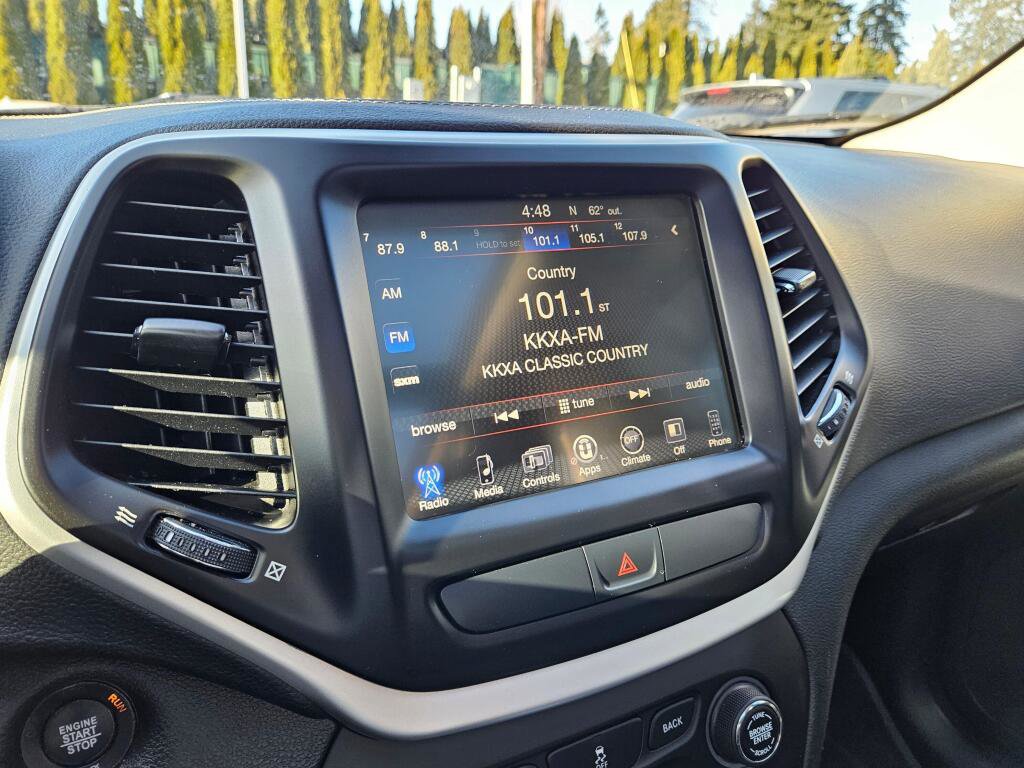 Used 2018 Jeep Cherokee Latitude Plus w/ Comfort/Convenience Group image 24