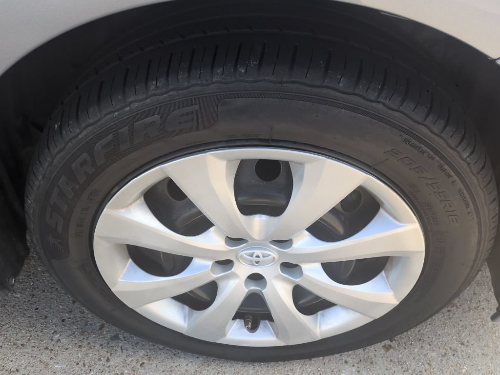 Used 2022 Toyota Corolla LE FWD image 22