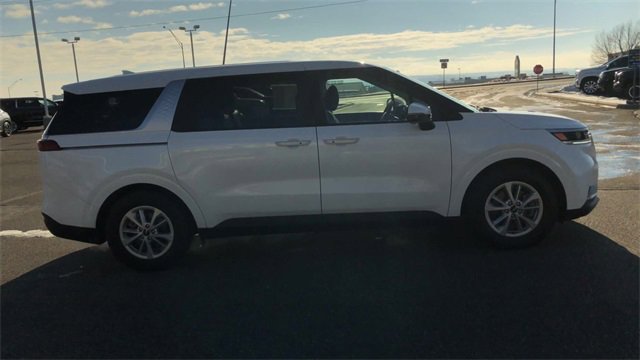 Used 2024 Kia Carnival LX image 9