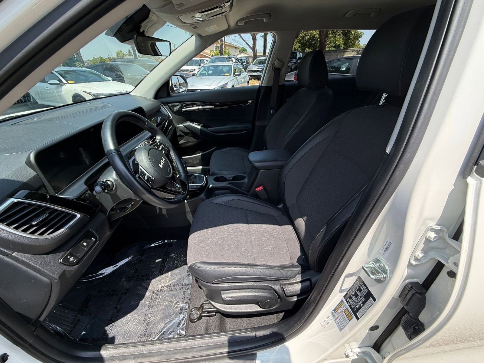 Used 2025 Kia Seltos S FWD image 25