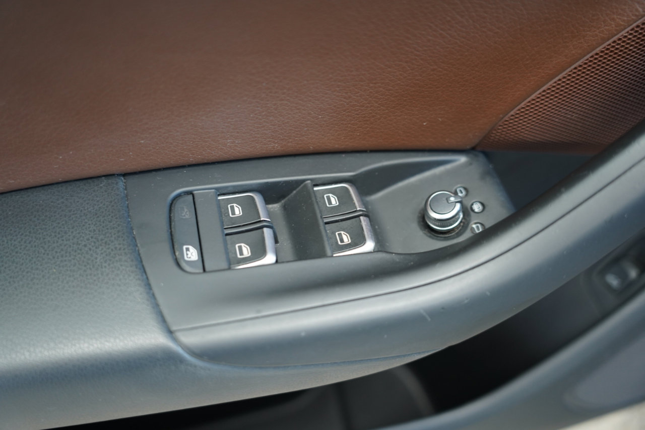 Used 2018 Audi Q3 2.0T Premium w/ Convenience Package image 32