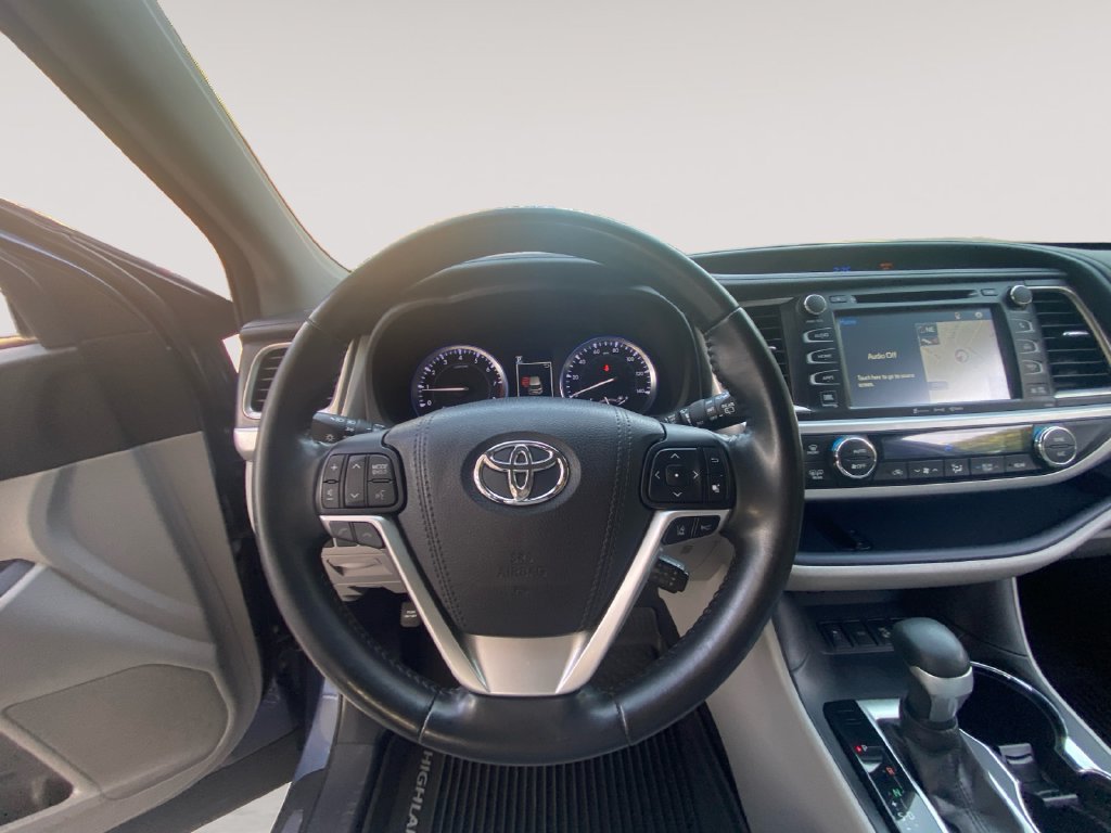 Used 2017 Toyota Highlander Limited AWD/4WD image 12