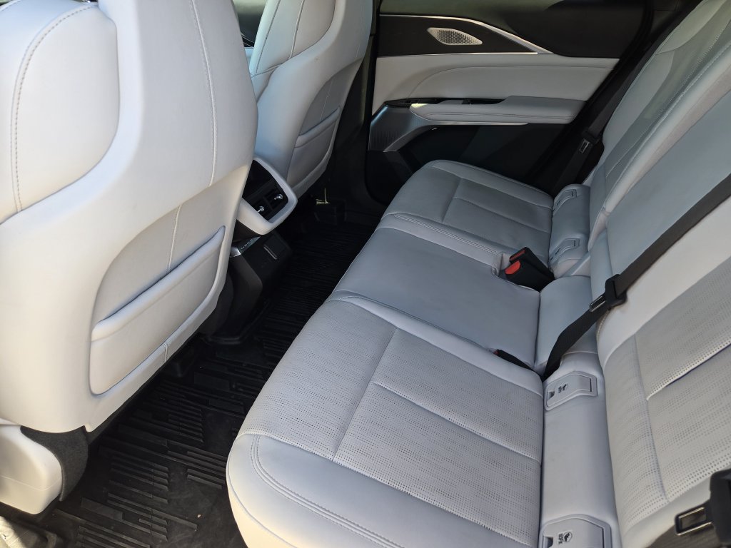 Used 2024 Cadillac Lyriq Luxury w/ LPO, Floor Liner Package RWD image 31