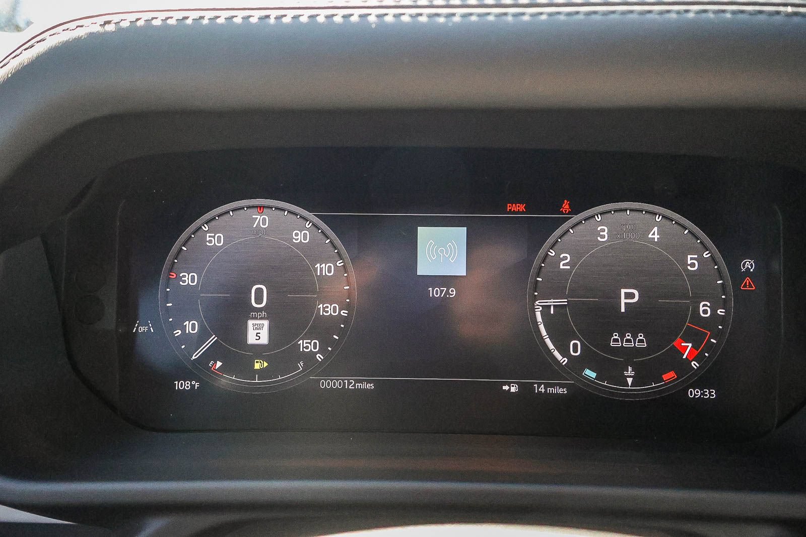 New 2026 Land Rover Defender 110 X-Dynamic SE AWD/4WD image 31