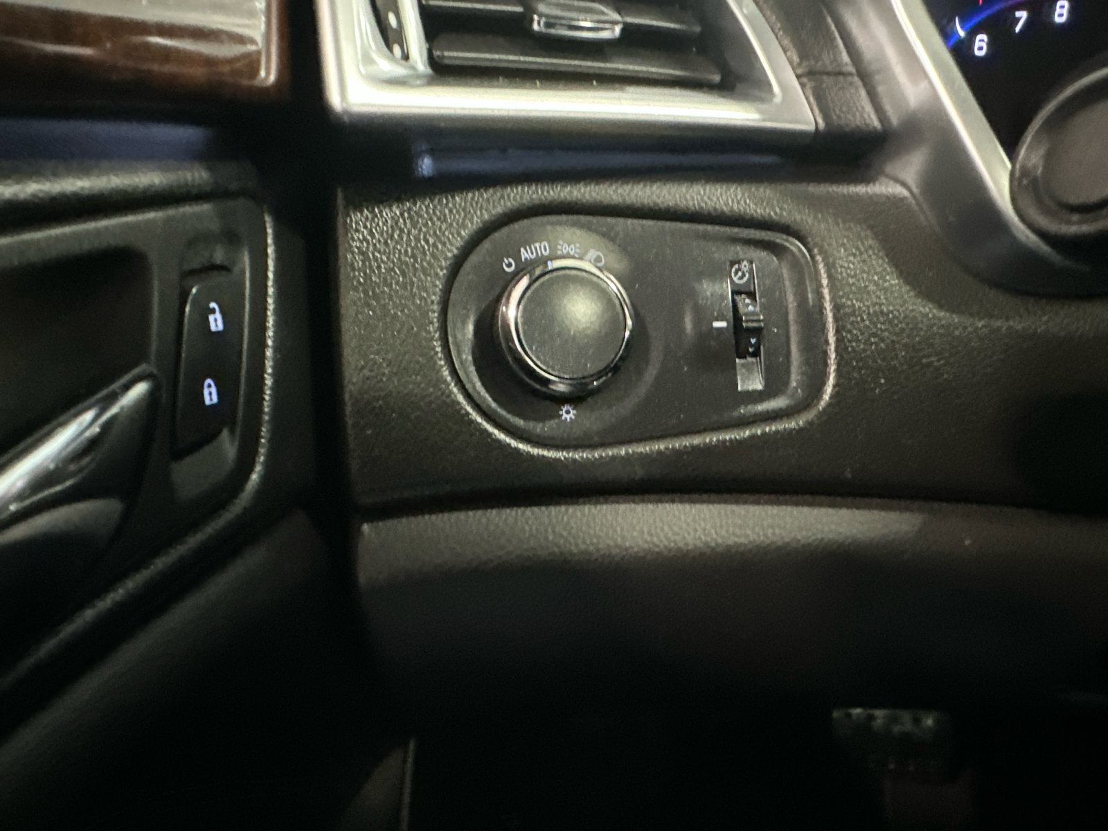 Used 2016 Cadillac SRX Luxury w/ Driver Awareness Package image 21