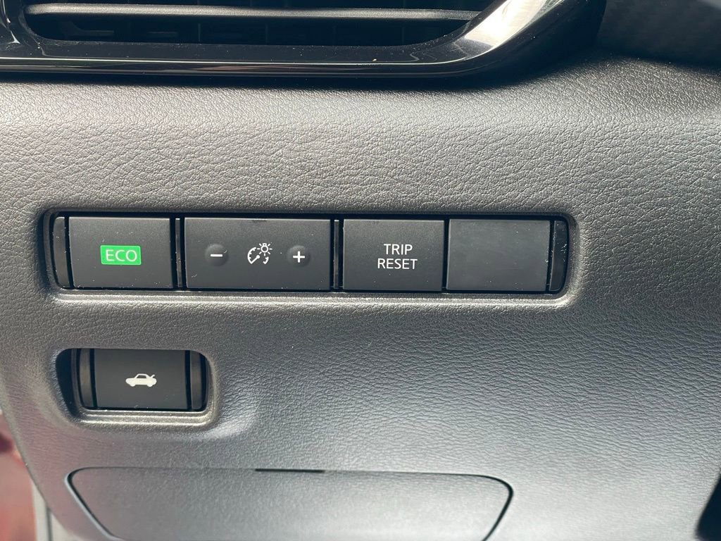 Used 2025 Nissan Sentra SV FWD image 25