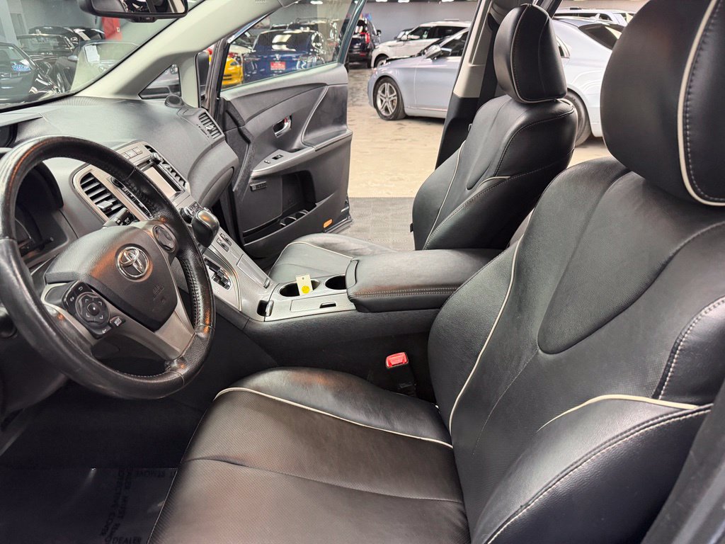 Used 2014 Toyota Venza XLE w/ XLE Premium Package FWD image 33