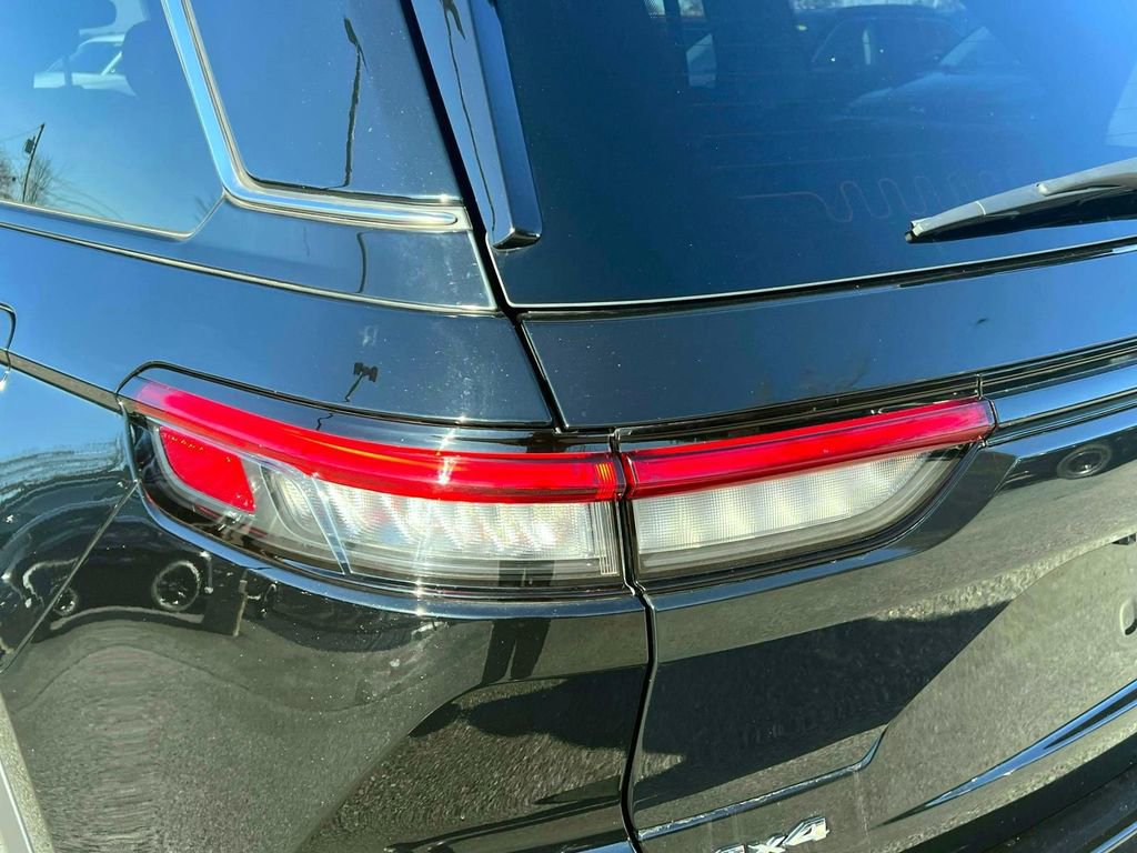 Certified 2023 Jeep Grand Cherokee Laredo image 9