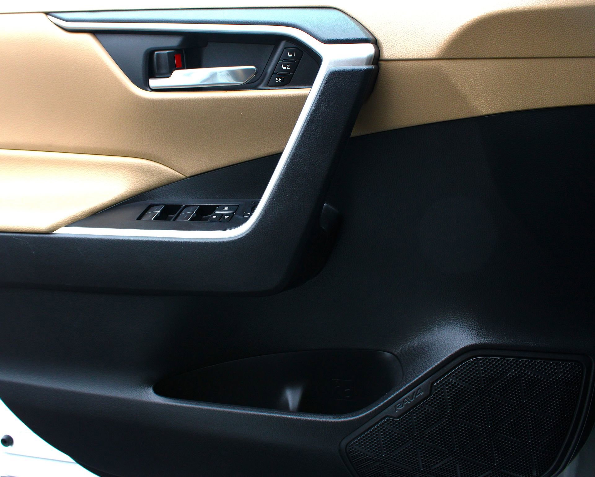 Used 2023 Toyota RAV4 XLE Premium image 14