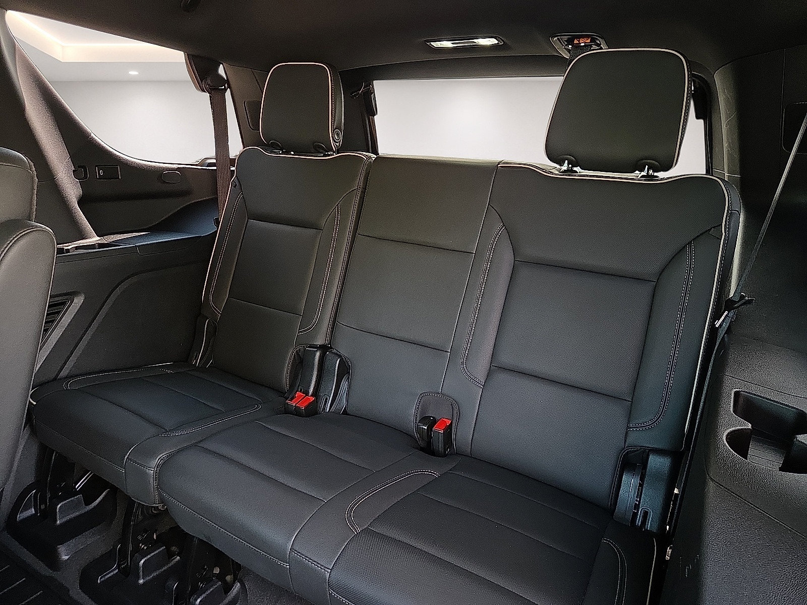 Used 2024 GMC Yukon SLT w/ SLT Luxury Package AWD/4WD image 10