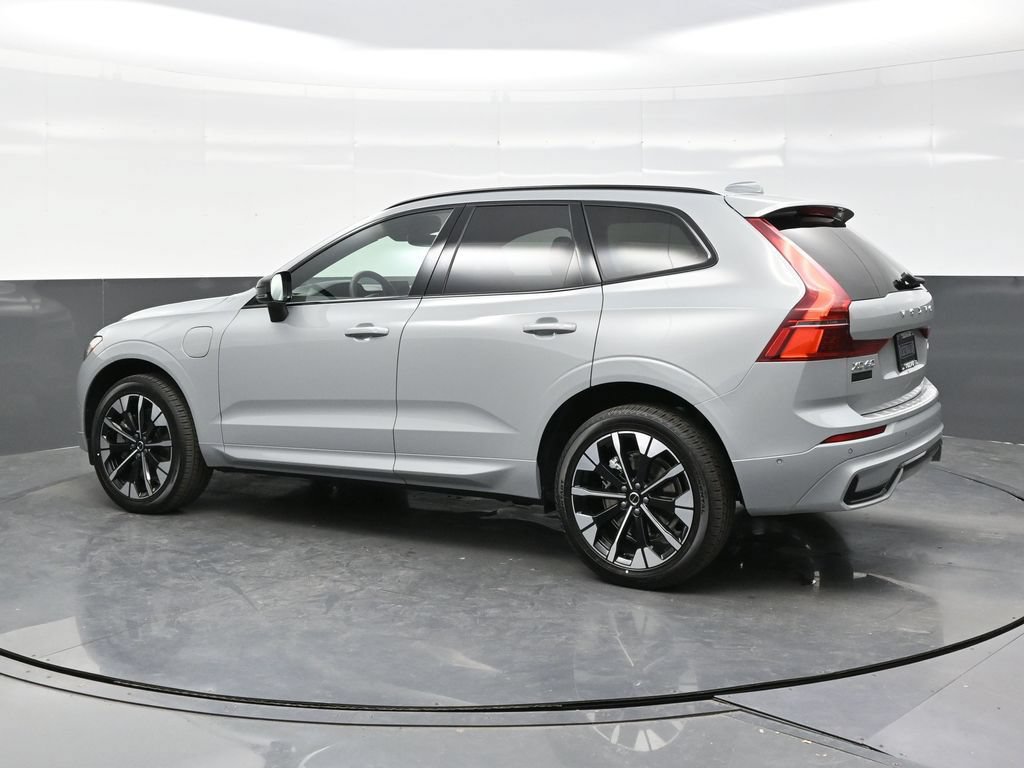 New 2026 Volvo XC60 T8 Plus w/ Climate Package PRO AWD/4WD image 4
