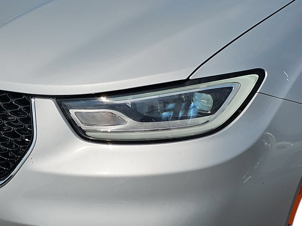 Used 2024 Chrysler Pacifica Touring-L FWD image 29