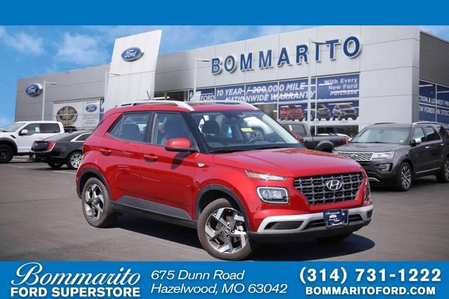 Used 2025 Hyundai Venue SEL FWD image 1