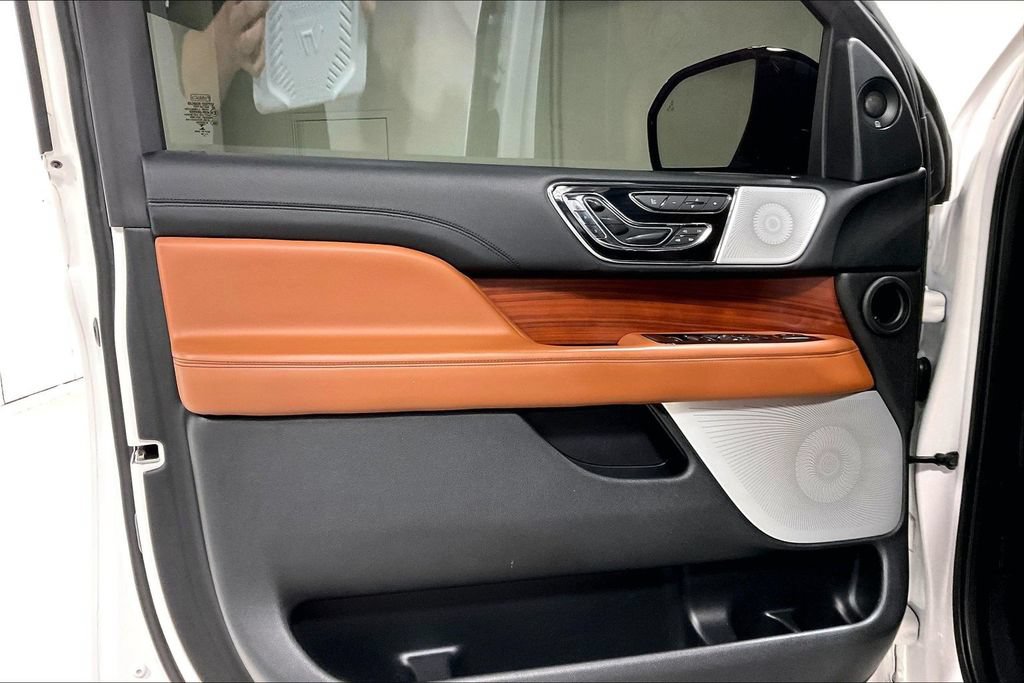 Used 2018 Lincoln Navigator Reserve w/ Technology Package AWD/4WD image 22