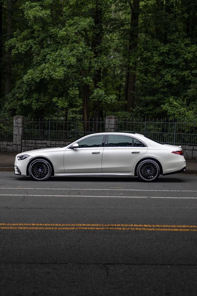 Used 2022 Mercedes-Benz S 500 4MATIC w/ AMG Line Package image 39