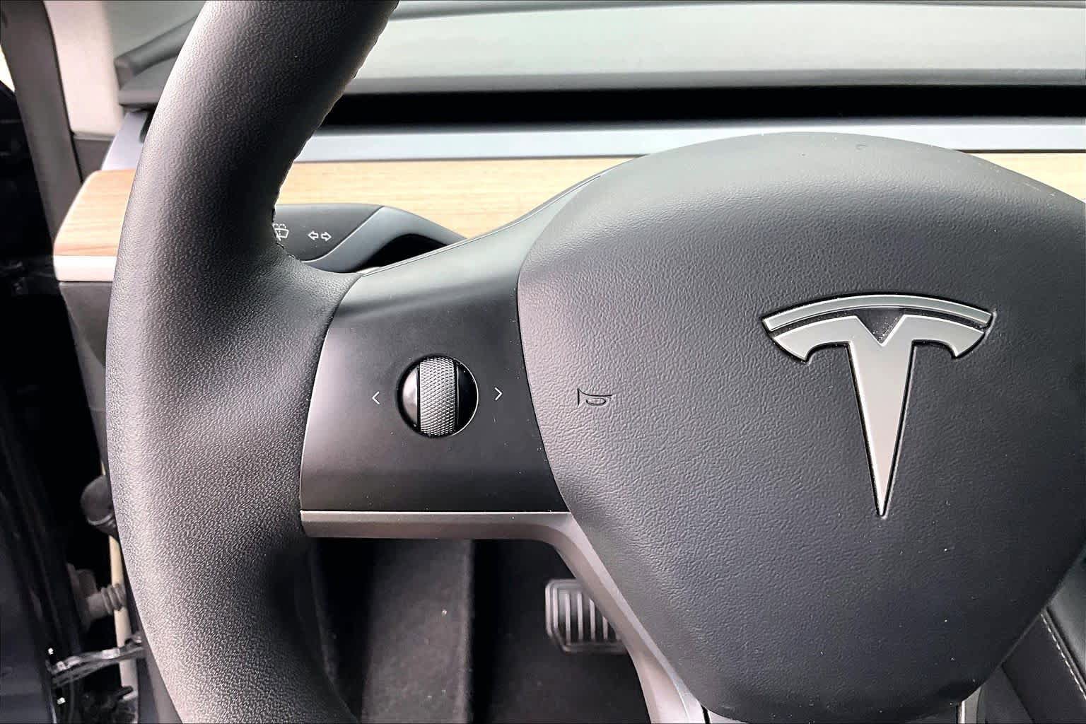 Used 2022 Tesla Model Y Long Range AWD/4WD image 23