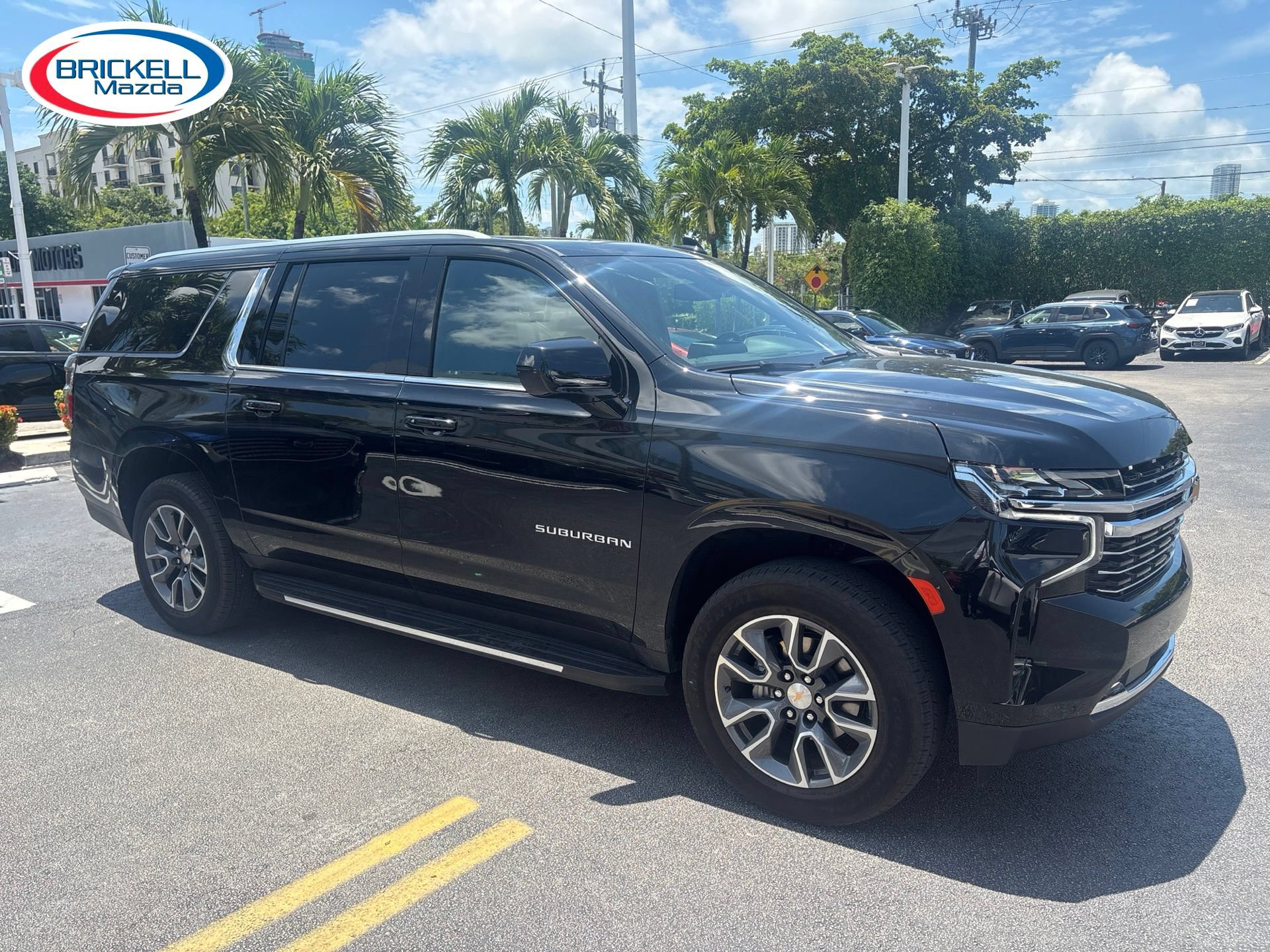 Used 2024 Chevrolet Suburban LT RWD image 3