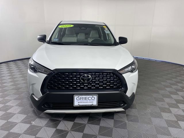 Used 2025 Toyota Corolla Cross L AWD/4WD image 3