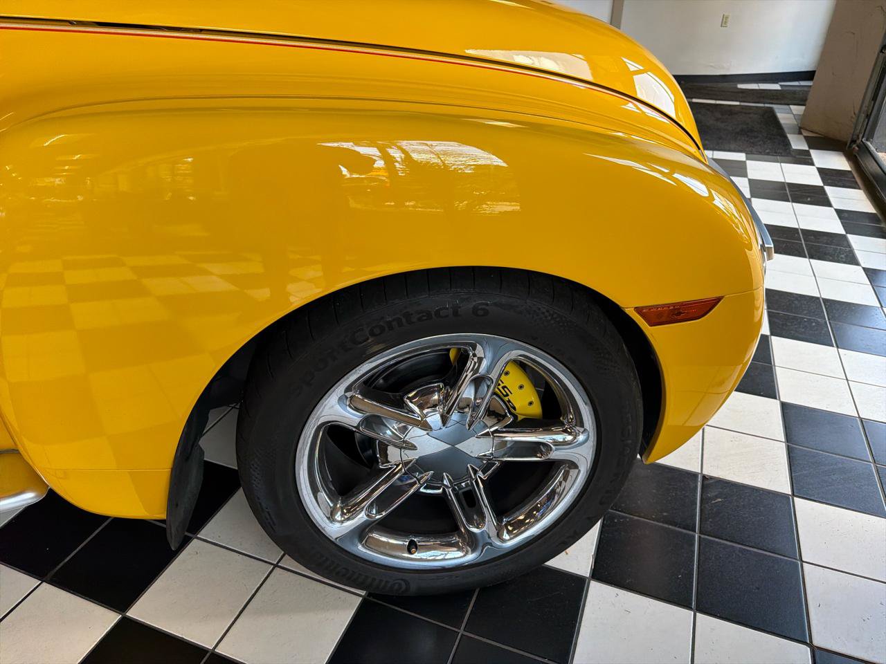 Used 2005 Chevrolet SSR w/ Preferred Equipment Group RWD image 14