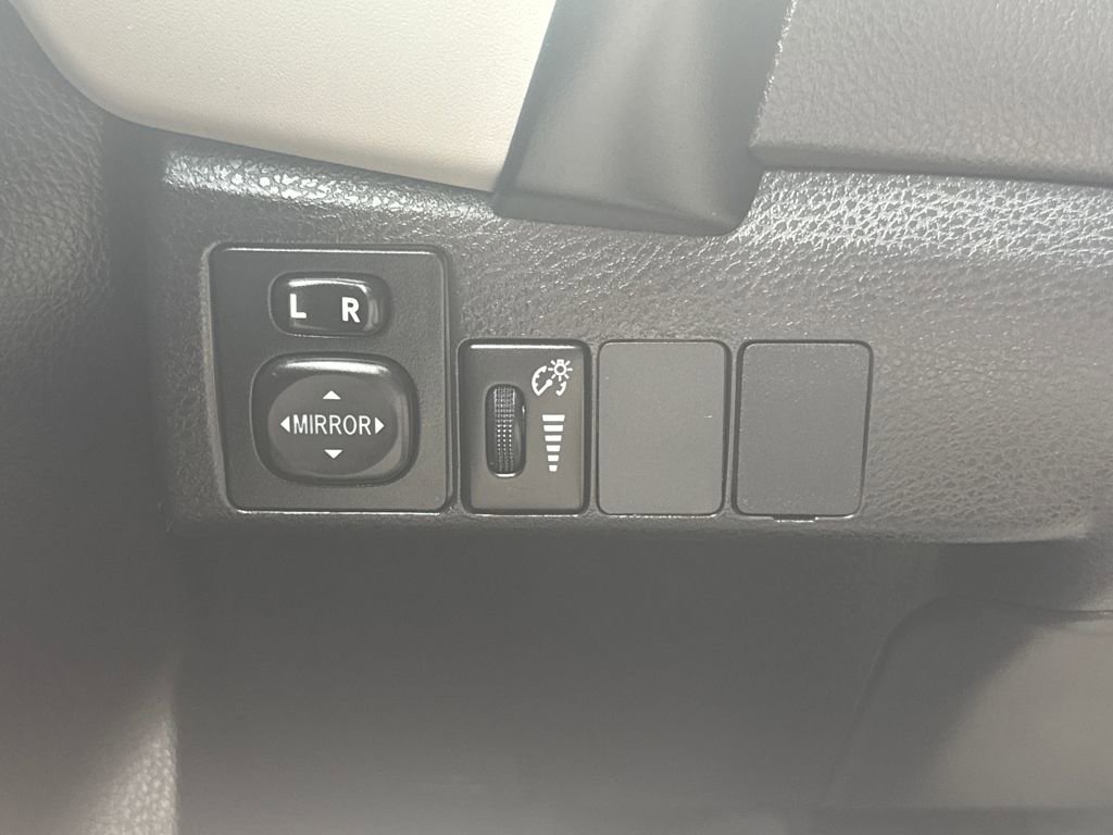 Used 2017 Toyota Corolla LE image 31