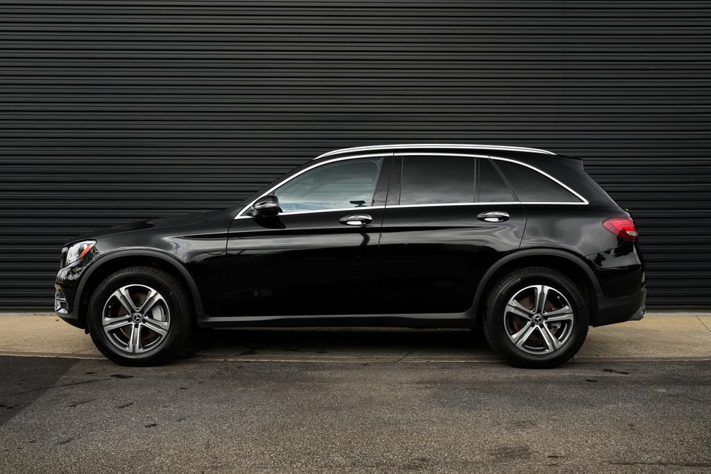 Used 2018 Mercedes-Benz GLC 300 4MATIC image 2
