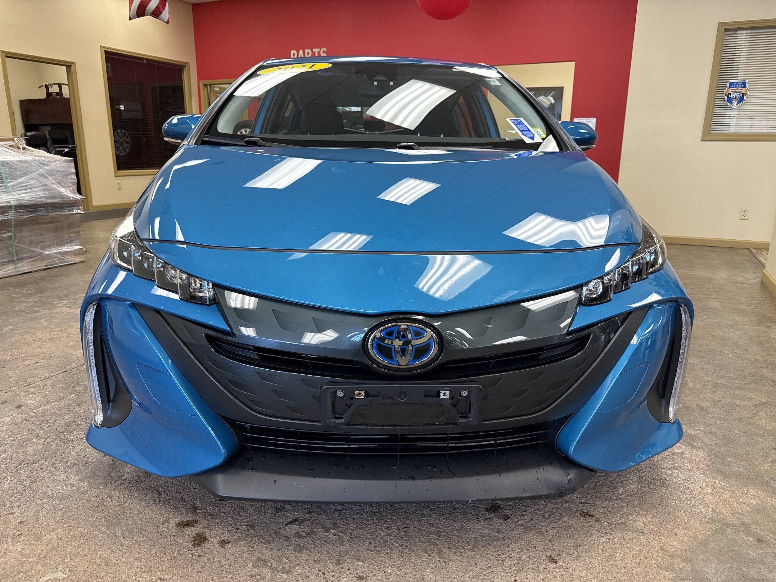 Used 2021 Toyota Prius Prime LE FWD video 2