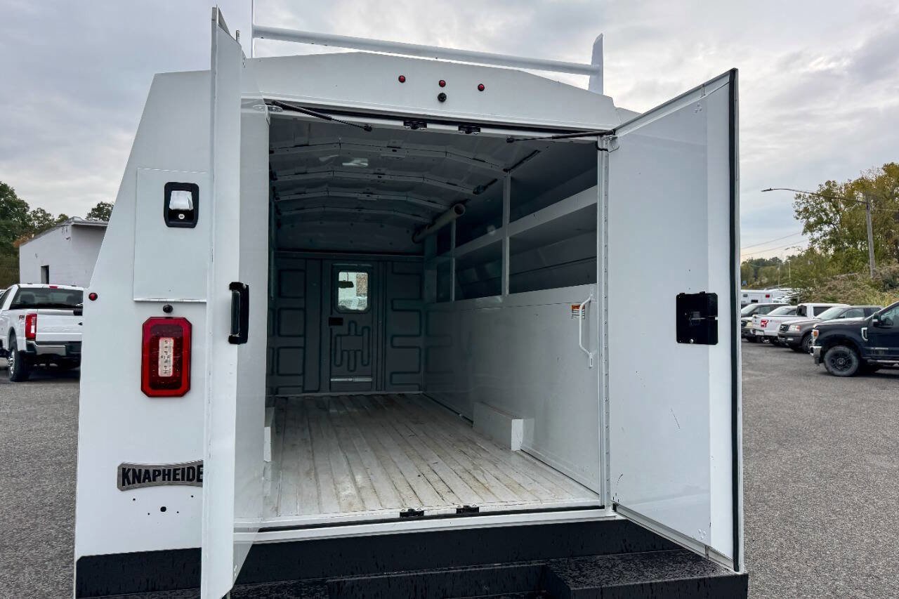 Used 2024 Ford E-450 and Econoline 450 Super Duty w/ Power Windows & Locks Group RWD image 18