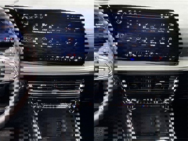 Used 2024 Chevrolet Traverse LT image 16