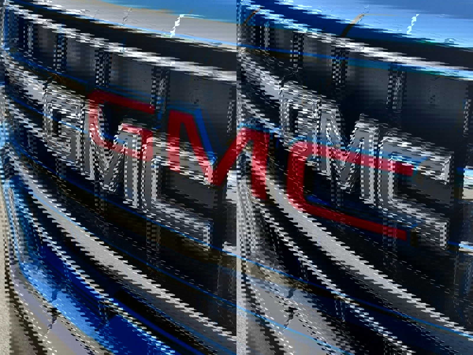 Used 2023 GMC Yukon XL SLT image 35