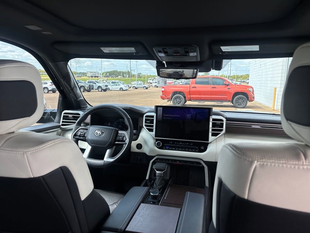 Used 2025 Toyota Sequoia Capstone AWD/4WD image 31