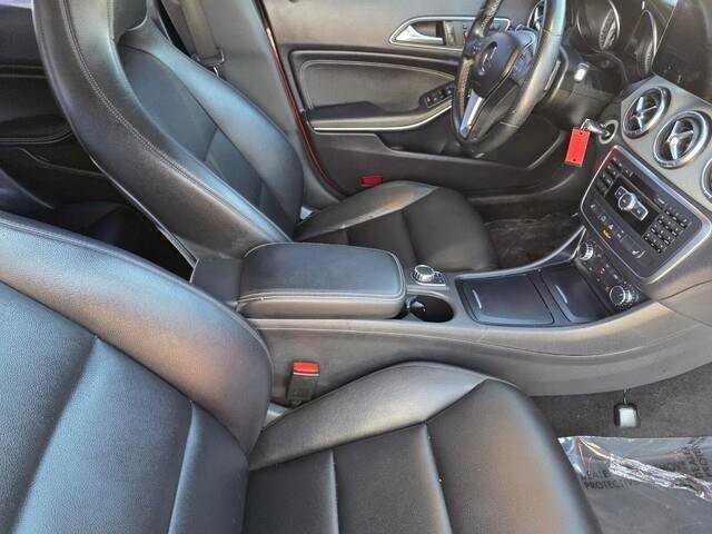 Used 2014 Mercedes-Benz CLA 250 image 33